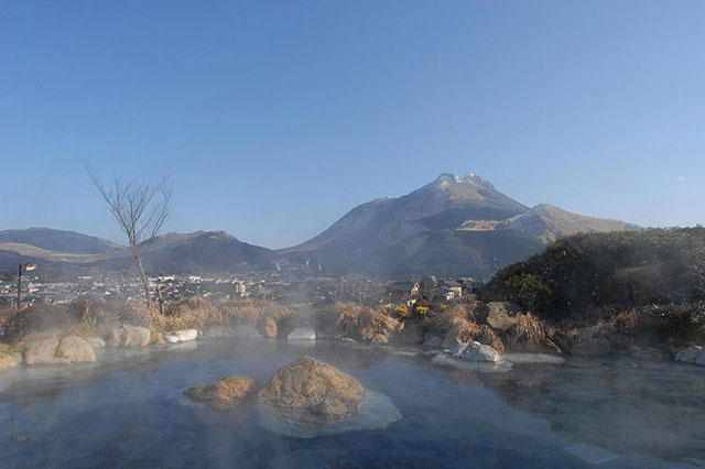 Suối nước nóng Yufuin ở Nhật Bản Suối nước nóng Yufuin ở Nhật Bản