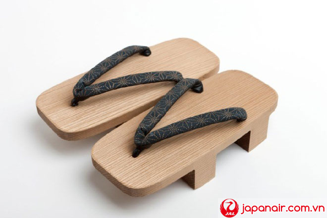Đôi guốc gỗ mang một ý nghĩa quan trọng trong đời sống tâm linh của người Nhật