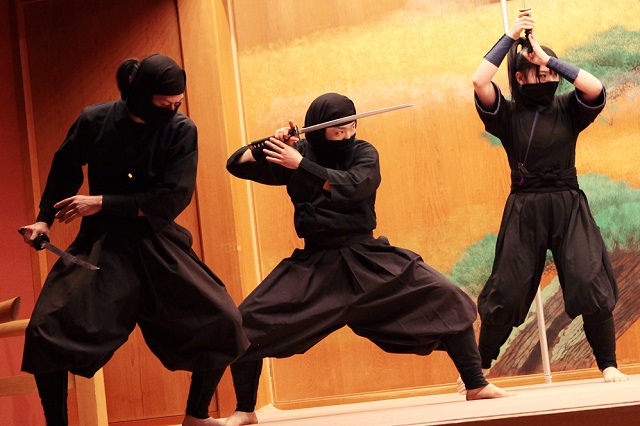 Xem biểu diễn ninja một trong những trải nghiệm thú vị ở miền trung Nhật Bản